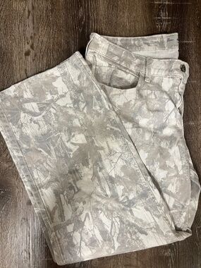 Hollister Low-Rise Baggy Jeans in Beige and Light Gray Camo size 14